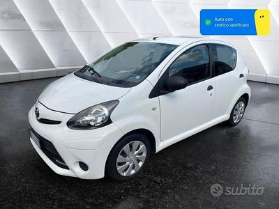 Begagnad Toyota Aygo Connect Style 68 HK (50 kW) 2014 Vit Halvkombi