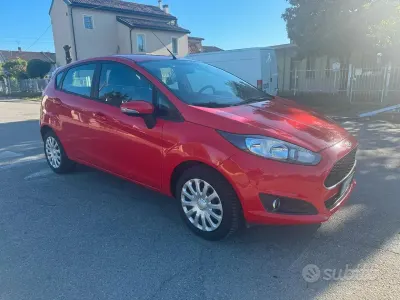 Gebraucht Ford Fiesta 95 PS (69 kW) 2017 Rot Kleinwagen