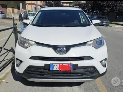 Usata Toyota RAV4 128 CV (94 kW) 2016 Bianco SUV