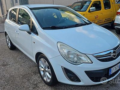 Usata Opel Corsa Cosmo 75 CV (55 kW) 2013 Bianco Utilitaria