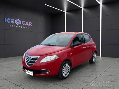 Usata Lancia Ypsilon Gold 69 CV (50 kW) 2015 Rosso Utilitaria