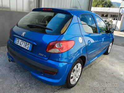 Usata Peugeot 206 57 CV (41 kW) 2010 Bluazzurro Berlina
