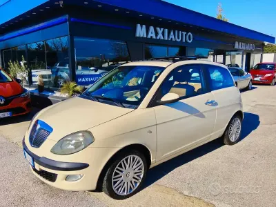 Usata Lancia Ypsilon 69 CV (50 kW) 2004 Beige Utilitaria