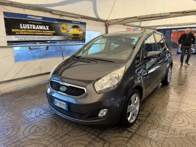 Usata Kia Venga 90 CV (66 kW) 2013 Grigio Utilitaria