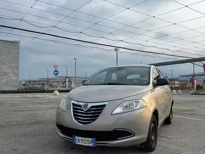 Usata Lancia Ypsilon Silver 95 CV (69 kW) 2012 Utilitaria