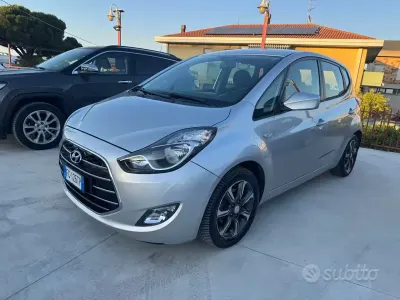Usata Hyundai ix20 Comfort 88 CV (64 kW) 2016 Grigio Utilitaria