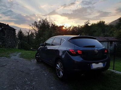 Usata Opel Astra Cosmo 140 CV (102 kW) 2011 Berlina