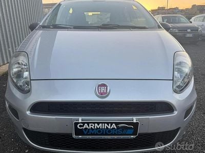 Begagnad Fiat Punto Lounge 70 HK (51 kW) 2018 Grå Halvkombi