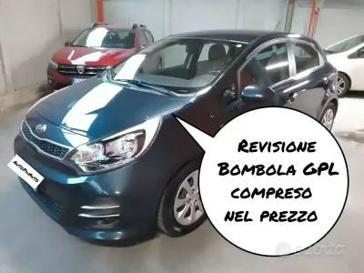 Usata Kia Rio 84 CV (61 kW) 2016 Blu Utilitaria