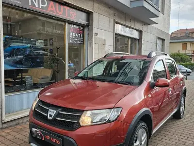 Usata Dacia Sandero Stepway 90 CV (66 kW) 2013 Rosso Berlina