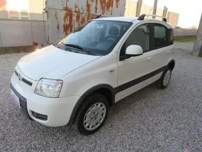 Usata Fiat Panda 4x4 Climbing 69 CV (50 kW) 2010 Bianco Utilitaria