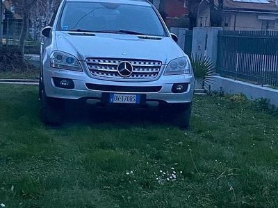Usata Mercedes ML320 224 CV (164 kW) 2008 Grigio SUV