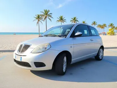Begagnad Lancia Ypsilon 60 HK (44 kW) 2008 Silver Halvkombi
