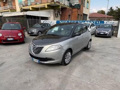 Usata Lancia Ypsilon 69 CV (50 kW) 2014 Grigio Utilitaria
