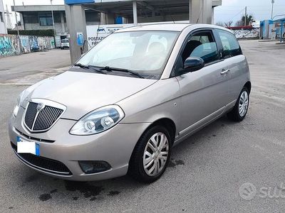 Usata Lancia Ypsilon 69 CV (50 kW) 2011 Viola Utilitaria