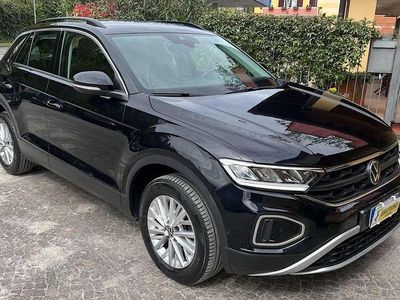Usata VW T-Roc Life 150 CV (110 kW) 2023 Deep black perlato SUV