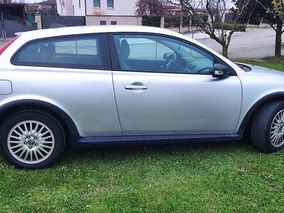 Usata Volvo C30 Kinetic 109 CV (80 kW) 2007 Argento Utilitaria