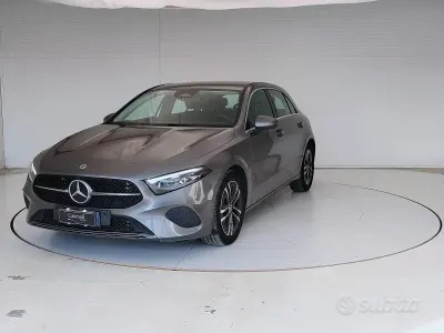 Usata Mercedes A180 Advanced 116 CV (85 kW) 2023 Grigio montagna Berlina