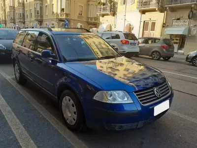 Usata VW Passat 102 CV (75 kW) 2002 Blu Station wagon