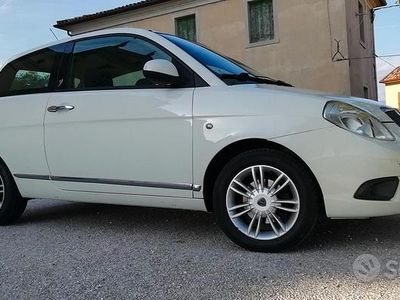Usata Lancia Ypsilon 75 CV (55 kW) 2011 Bianco Utilitaria