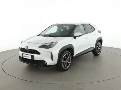 Usata Toyota Yaris Hybrid Lounge 116 CV (85 kW) 2022 Bianco