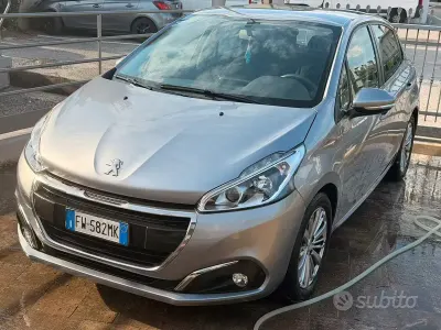 Usata Peugeot 208 83 CV (61 kW) 2019 Utilitaria