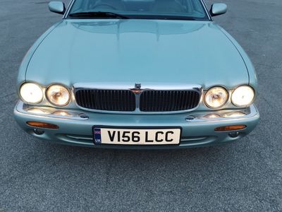 Jaguar XJ8