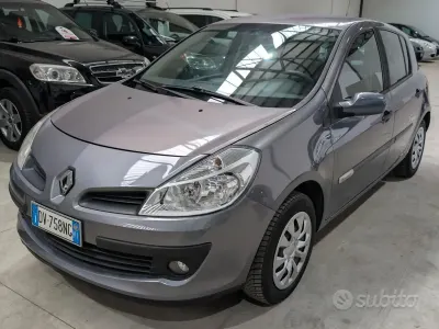 Usata Renault Clio II Rip Curl 75 CV (55 kW) 2009 Bluazzurro Berlina