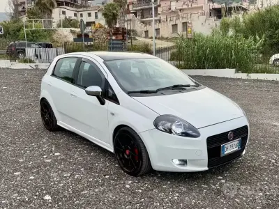 Usata Fiat Grande Punto 75 CV (55 kW) 2007 Bianco Utilitaria