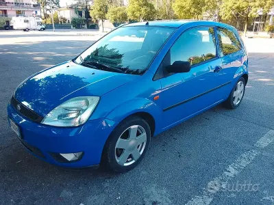 Usado Ford Fiesta 75 HP (55 kW) 2003 Azul Citadino