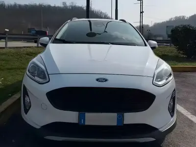 Usata Ford Fiesta Active 86 CV (63 kW) 2018 Bianco Utilitaria