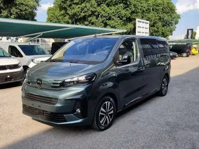 Usata Peugeot Traveller 179 CV (131 kW) 2025 Verde Monovolume