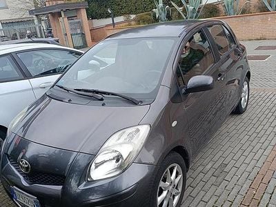 Usata Toyota Yaris 69 CV (50 kW) 2009 Grigio Utilitaria