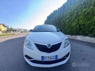 Usata Lancia Ypsilon Silver 69 CV (50 kW) 2016 Bianco Utilitaria