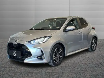Usata Toyota Yaris Hybrid Trend 92 CV (67 kW) 2025 Grigio Berlina