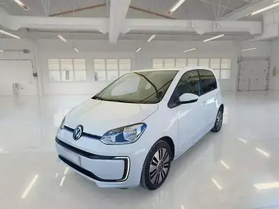 Begagnad VW e-up! 61 kW (83 HK) 2021 Vit Halvkombi