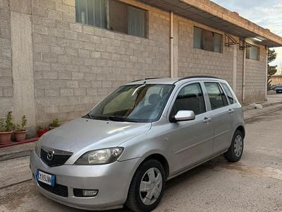 Usata Mazda 2 68 CV (50 kW) 2005 Argento Utilitaria