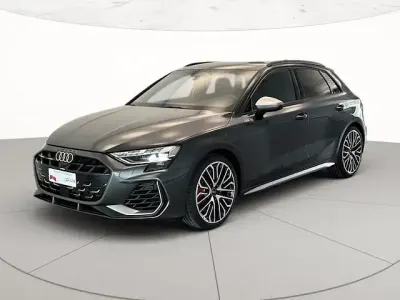 Usata Audi S3 Comfort 333 CV (244 kW) 2025 Grigio daytona perlato Berlina