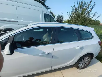 Usata Opel Astra Sport 136 CV (100 kW) 2015 Bianco Station wagon
