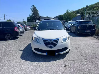 Usata Lancia Ypsilon Silver 69 CV (50 kW) 2013 Bianco Utilitaria