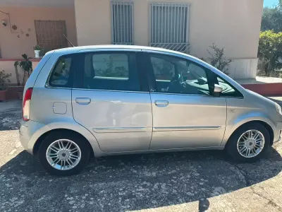 Usata Lancia Musa Platinum 95 CV (69 kW) 2008 Grigio Monovolume