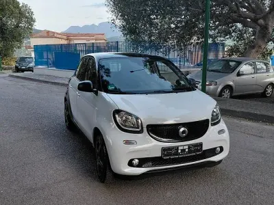 Usata Smart ForFour Passion 90 CV (66 kW) 2017 Bianco Utilitaria