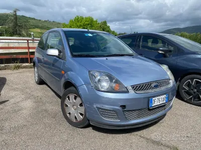 Occasion Ford Fiesta Ghia 80 ch (58 kW) 2007 Bleue Citadine