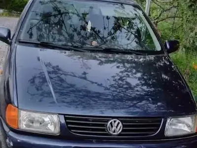 Begagnad VW Polo 60 HK (44 kW) 1996 Blå Halvkombi