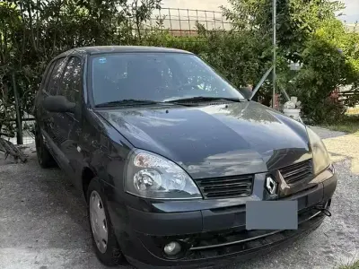 Usata Renault Clio II 75 CV (55 kW) 2003 Berlina