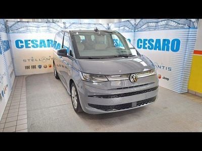 Begagnad VW Multivan Style 149 HK (109 kW) 2023 Grå Minibuss