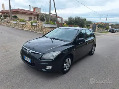 Usata Hyundai i30 Active 109 CV (80 kW) 2010 Bianco Coupé