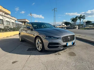 Usata Jaguar XE 180 CV (132 kW) 2019 Grigio Berlina