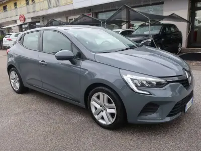 Usata Renault Clio V Business 91 CV (66 kW) 2021 Grigio Berlina