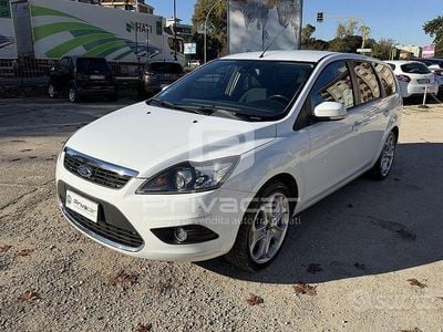 Usata Ford Focus 110 CV (80 kW) 2010 Bianco Station wagon